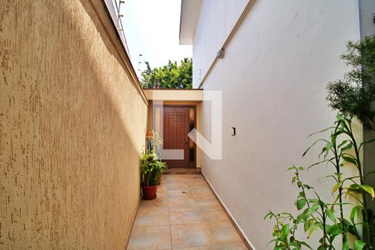 Área Externa de casa para alugar com 3 quartos, 143m² em Vila Morse, São Paulo