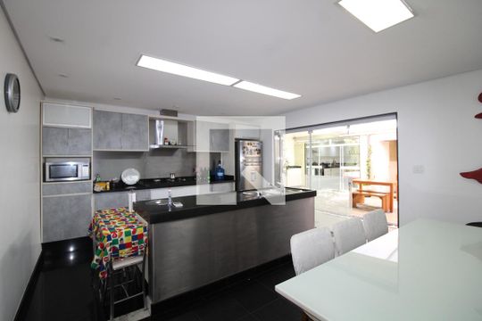 Cozinha de casa à venda com 3 quartos, 240m² em Vila Antonieta, São Paulo