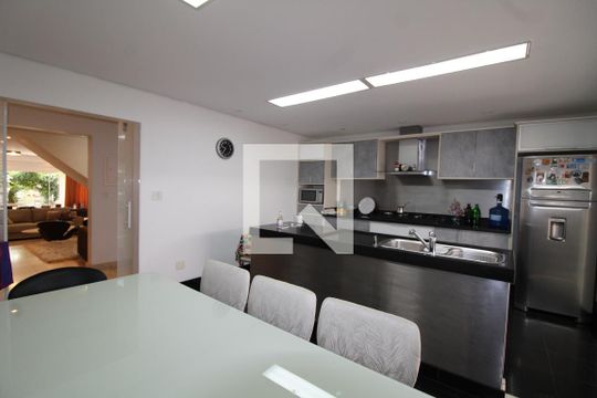 Cozinha de casa à venda com 3 quartos, 240m² em Vila Antonieta, São Paulo