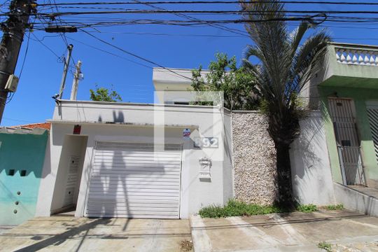 Fachada de casa à venda com 3 quartos, 240m² em Vila Antonieta, São Paulo