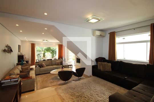 Casa à venda com 3 quartos, 240m² em Vila Antonieta, São Paulo