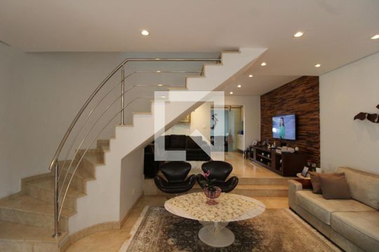 Sala de casa para alugar com 3 quartos, 240m² em Vila Antonieta, São Paulo