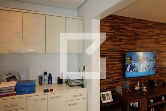 Sala de casa para alugar com 3 quartos, 240m² em Vila Antonieta, São Paulo