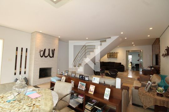 Sala de casa para alugar com 3 quartos, 240m² em Vila Antonieta, São Paulo