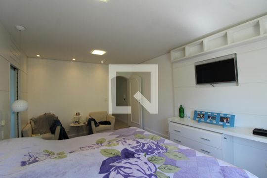 Suíte de casa para alugar com 3 quartos, 240m² em Vila Antonieta, São Paulo
