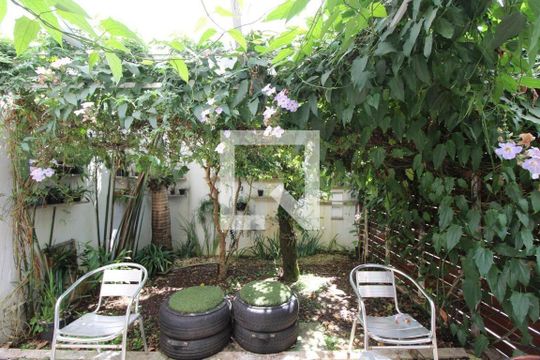 Área comum de casa à venda com 3 quartos, 240m² em Vila Antonieta, São Paulo