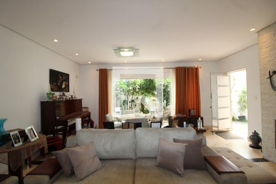 Sala de casa para alugar com 3 quartos, 240m² em Vila Antonieta, São Paulo
