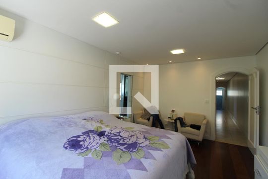 Suíte de casa à venda com 3 quartos, 240m² em Vila Antonieta, São Paulo