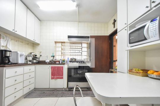 Cozinha de casa para alugar com 3 quartos, 170m² em Vila Cordeiro, São Paulo