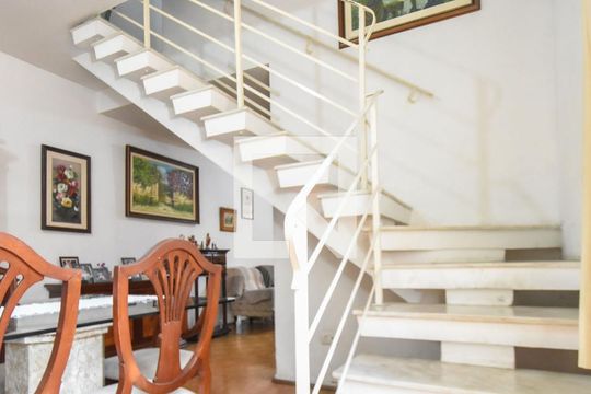 Escada de casa para alugar com 3 quartos, 170m² em Vila Cordeiro, São Paulo