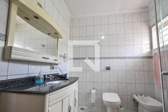 Banheiro Suíte 01 de casa para alugar com 3 quartos, 170m² em Vila Cordeiro, São Paulo