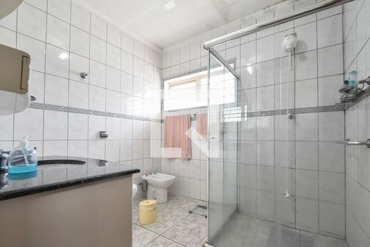 Banheiro Suíte 01 de casa para alugar com 3 quartos, 170m² em Vila Cordeiro, São Paulo