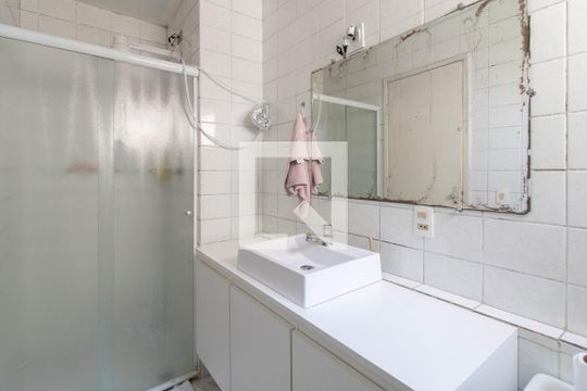 Banheiro de apartamento para alugar com 2 quartos, 62m² em Jardim Testae, Guarulhos