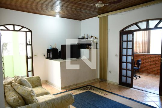 Sala de casa para alugar com 3 quartos, 160m² em Vila Santo Antonio do Portao, Cotia