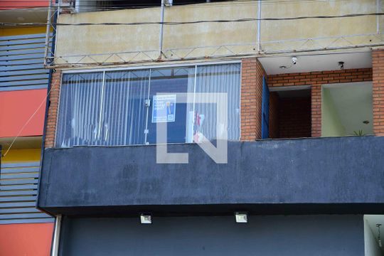 Placa Quinto Andar de casa para alugar com 3 quartos, 160m² em Vila Santo Antonio do Portao, Cotia