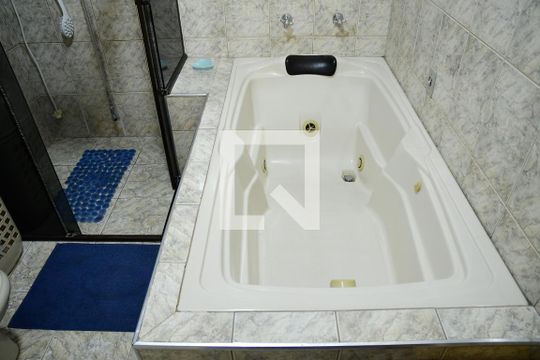 Banheiro da Suíte de casa para alugar com 3 quartos, 160m² em Vila Santo Antonio do Portao, Cotia