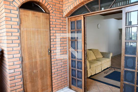 Sala 2 de casa para alugar com 3 quartos, 160m² em Vila Santo Antonio do Portao, Cotia