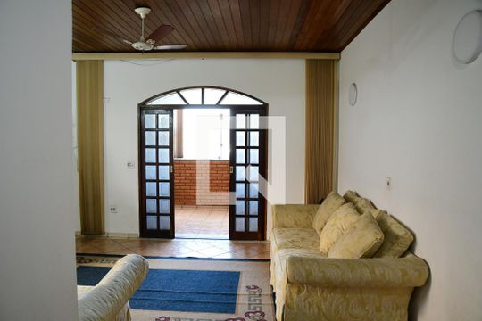 Sala de casa para alugar com 3 quartos, 160m² em Vila Santo Antonio do Portao, Cotia