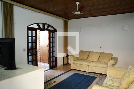 Casa para alugar com 3 quartos, 160m² em Vila Santo Antonio do Portao, Cotia