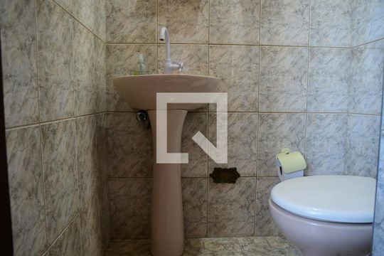 Lavabo de casa para alugar com 3 quartos, 160m² em Vila Santo Antonio do Portao, Cotia