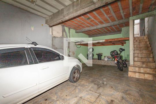 Garagem de casa à venda com 3 quartos, 200m² em Conceição, Diadema