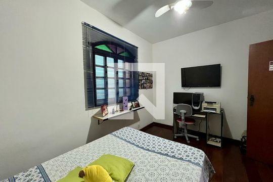 Casa à venda com 4 quartos, 332m² em Monsenhor Messias, Belo Horizonte