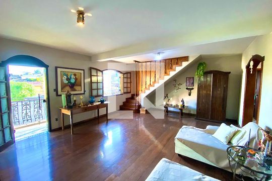 Casa à venda com 5 quartos, 367m² em Alto Caiçaras, Belo Horizonte