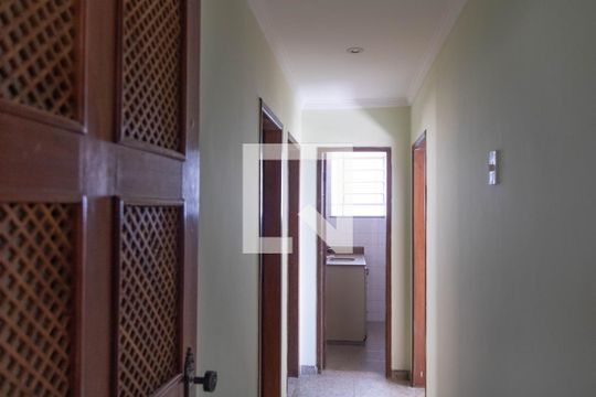 Corredor de casa à venda com 4 quartos, 155m² em João Pinheiro, Belo Horizonte