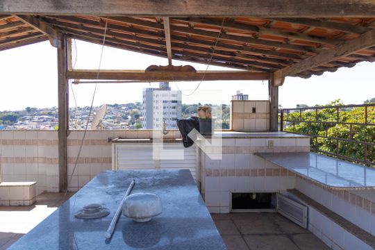 Área externa de casa à venda com 4 quartos, 155m² em João Pinheiro, Belo Horizonte