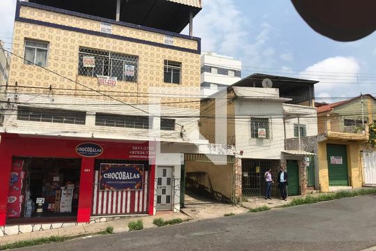 Casa para alugar com 3 quartos, 270m² em Carlos Prates, Belo Horizonte