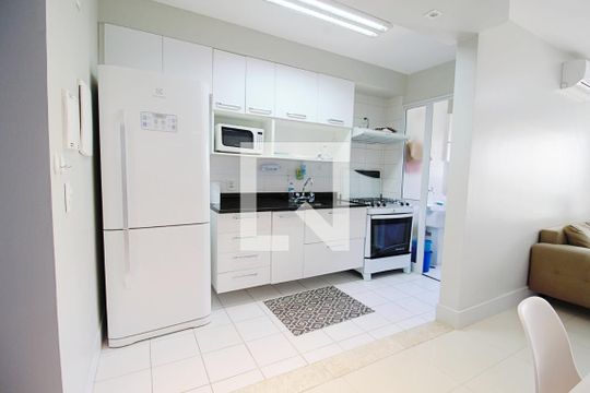 Cozinha de apartamento à venda com 2 quartos, 68m² em Jardim Leonor, São Paulo