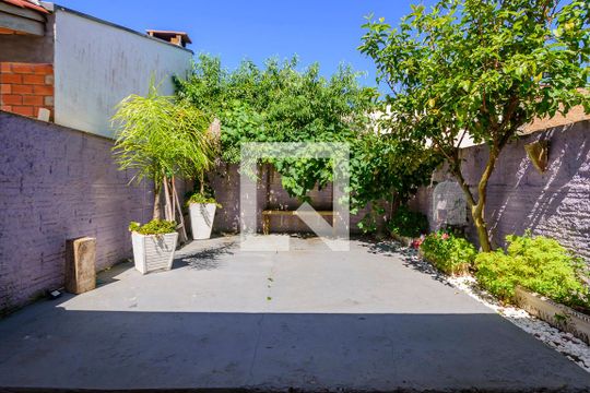 Quintal de casa à venda com 2 quartos, 105m² em Hípica, Porto Alegre