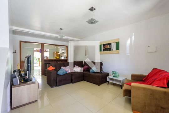 Casa à venda com 2 quartos, 105m² em Hípica, Porto Alegre
