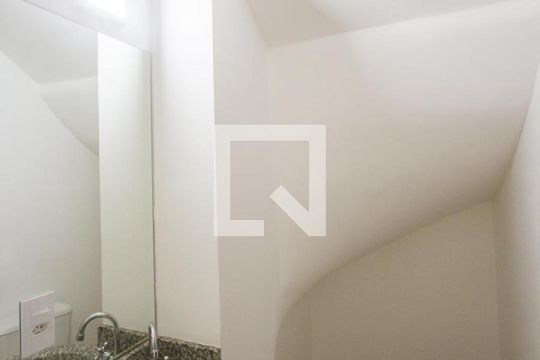 Lavabo de casa de condomínio para alugar com 2 quartos, 40m² em Parque Maria Helena, São Paulo