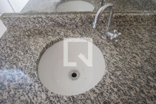Pia de casa de condomínio para alugar com 2 quartos, 40m² em Parque Maria Helena, São Paulo