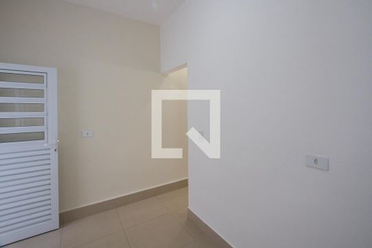 Cozinha de casa de condomínio para alugar com 2 quartos, 40m² em Parque Maria Helena, São Paulo