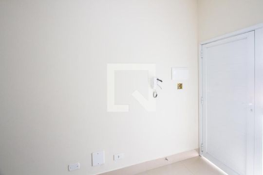 Sala de casa de condomínio para alugar com 2 quartos, 40m² em Parque Maria Helena, São Paulo