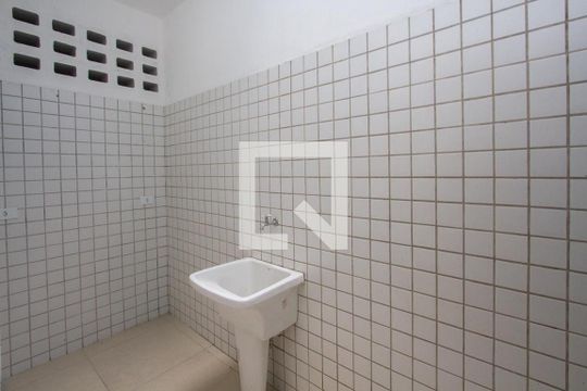 Área de Serviço de casa de condomínio para alugar com 2 quartos, 40m² em Parque Maria Helena, São Paulo