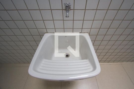 Tanque de casa de condomínio para alugar com 2 quartos, 40m² em Parque Maria Helena, São Paulo