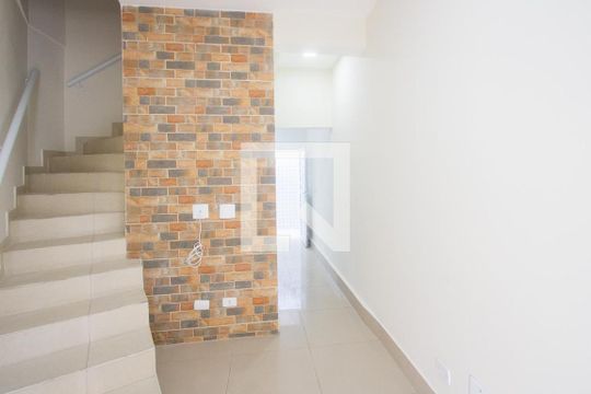Sala de casa de condomínio para alugar com 2 quartos, 40m² em Parque Maria Helena, São Paulo