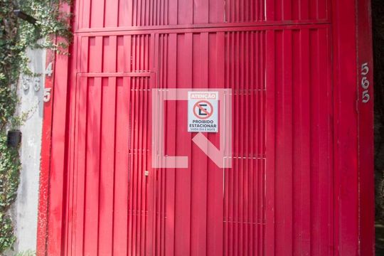 Fachada de casa de condomínio para alugar com 2 quartos, 40m² em Parque Maria Helena, São Paulo