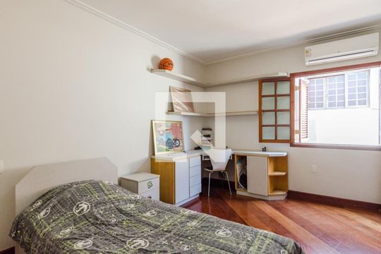Casa à venda com 4 quartos, 338m² em Bairro dos Casa, São Bernardo do Campo