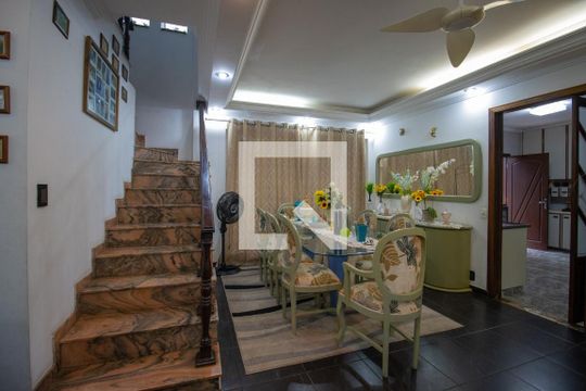 Casa à venda com 3 quartos, 256m² em Nova Petrópolis, São Bernardo do Campo