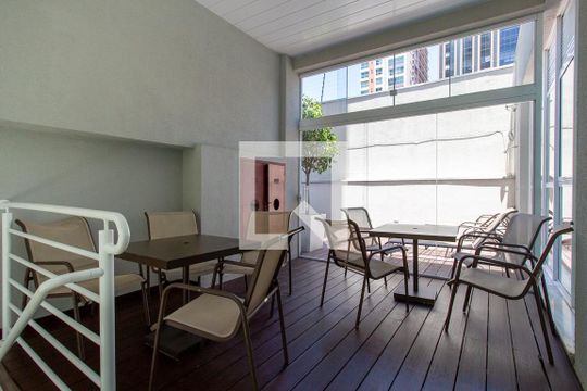 Área comum de apartamento para alugar com 2 quartos, 70m² em Centro, Curitiba