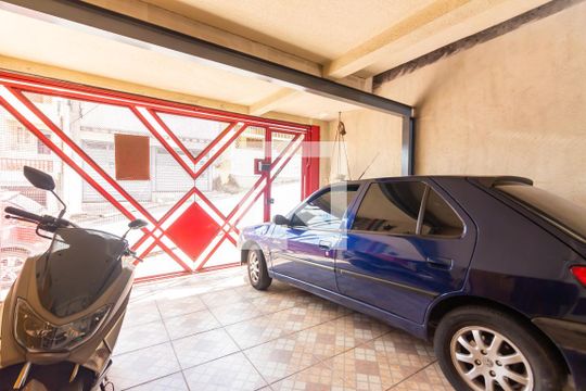 Garagem de casa à venda com 4 quartos, 209m² em Jardim Novo, Osasco
