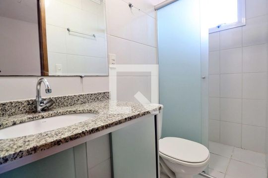 Banheiro do Quarto 1 - Suíte de apartamento para alugar com 3 quartos, 90m² em Campestre, Santo André