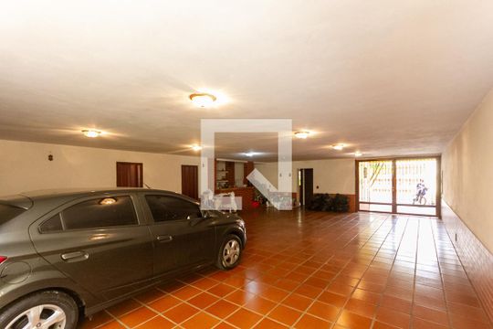Garagem de casa à venda com 5 quartos, 440m² em Jardim Avelino, São Paulo