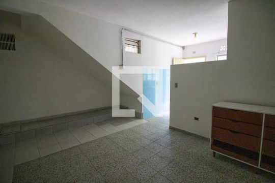 Quarto de kitnet/studio para alugar com 1 quarto, 25m² em Jardim Oriental, São Paulo