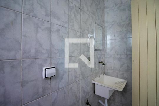 Banheiro de kitnet/studio para alugar com 1 quarto, 25m² em Jardim Oriental, São Paulo