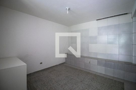 Quarto de kitnet/studio para alugar com 1 quarto, 25m² em Jardim Oriental, São Paulo
